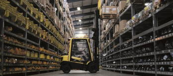 YPHIX HIGH BAYS AT HYSTER YALE’S HIGH CEILINGS